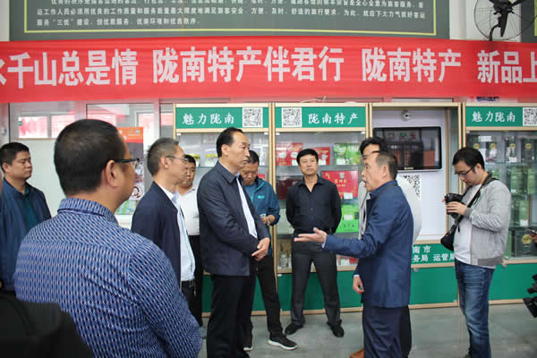 市安委辦主任、安監(jiān)局局長(zhǎng)李永宏一行到隴運(yùn)集團(tuán)公司檢查指導(dǎo)工作
