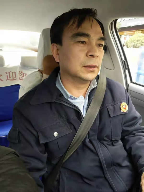 【拾金不昧】為隴運集團潤祥出租車公司駕駛員“王劉德”點贊！！