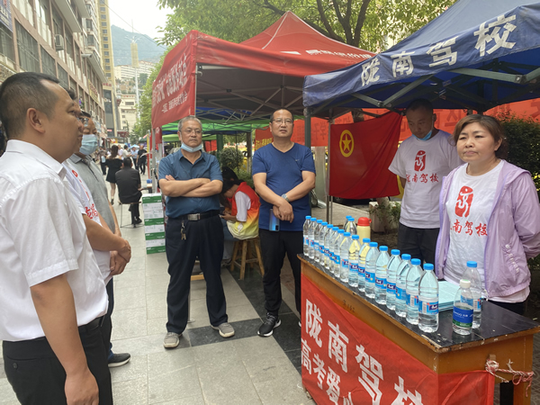 “愛心送考、奉獻社會”---隴運集團在行動